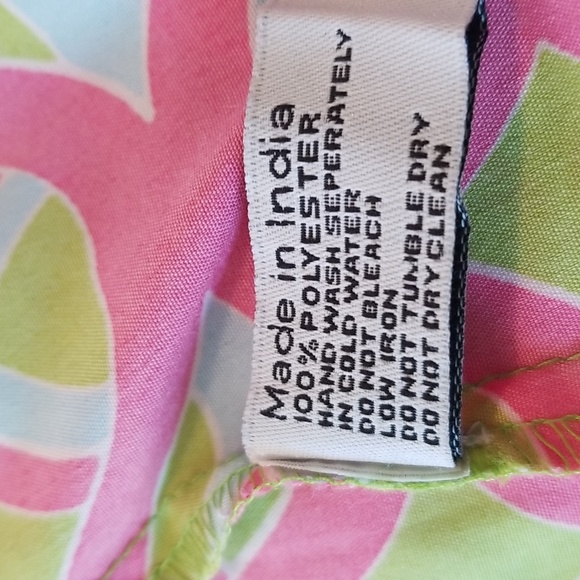 Buckhead Betties women's 1/2 button Geometric Flourescent Blouse No Size Tag - Picture 4 of 4